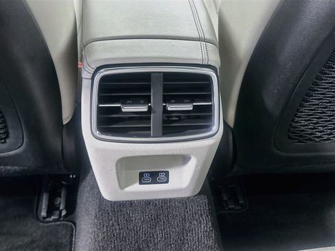Used 2025 Genesis G70 2.5T RWD image 28