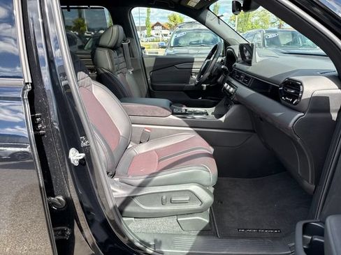 Used 2026 Honda Pilot Black Edition image 9