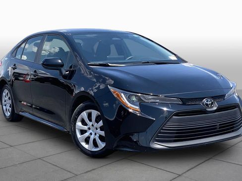 Used 2025 Toyota Corolla LE FWD image 3
