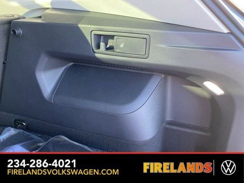 New 2025 Volkswagen Tiguan SE image 65