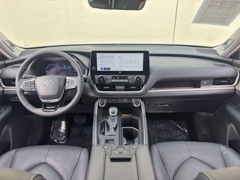 Used 2024 Toyota Grand Highlander FWD image 13