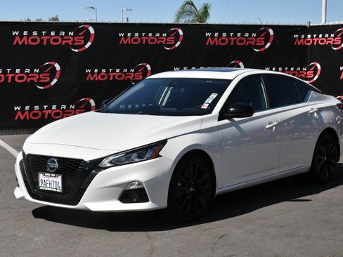 Used 2022 Nissan Altima 2.5 SR w/ Midnight Edition Package FWD image 3