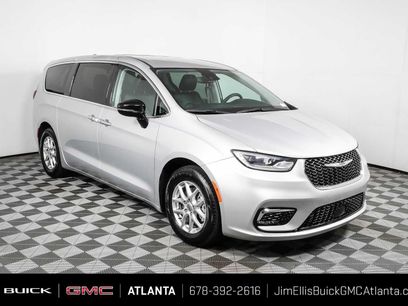 Used 2024 Chrysler Pacifica Touring-L