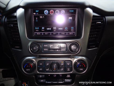 Used 2019 Chevrolet Suburban LT image 16