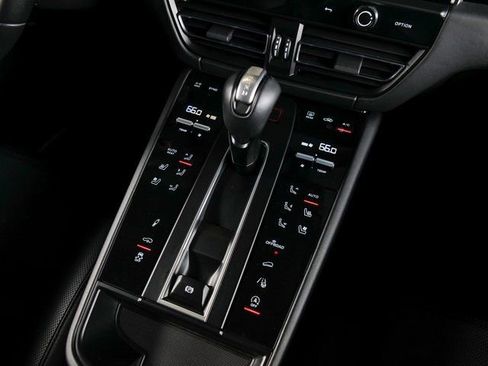 Certified 2023 Porsche Macan Turbo AWD/4WD image 16