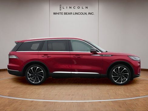Certified 2025 Lincoln Aviator Reserve w/ Equipment Group 201A image 4
