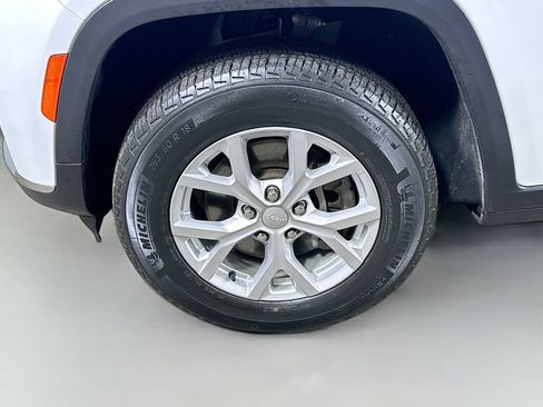 Used 2023 Jeep Grand Cherokee L Limited AWD/4WD image 8