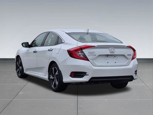 Used 2018 Honda Civic Touring image 4