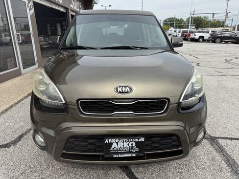 Used 2013 Kia Soul ! FWD image 3