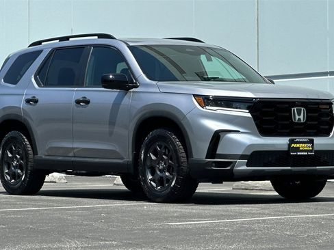 New 2025 Honda Pilot TrailSport image 2