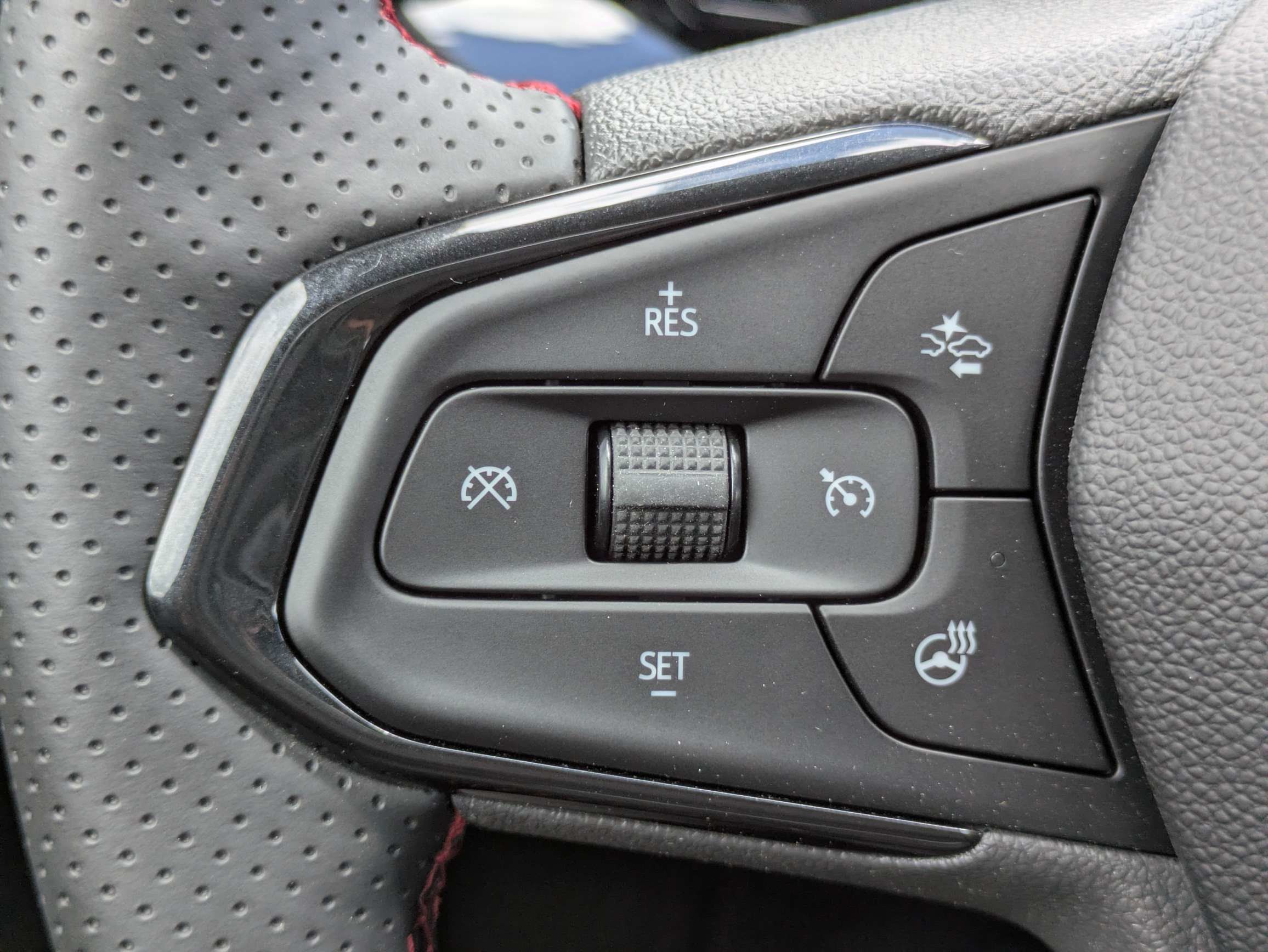 New 2026 Chevrolet Trax RS w/ Driver Confidence Package FWD image 14