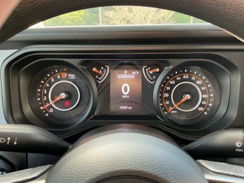 Used 2024 Jeep Gladiator Sport AWD/4WD image 16