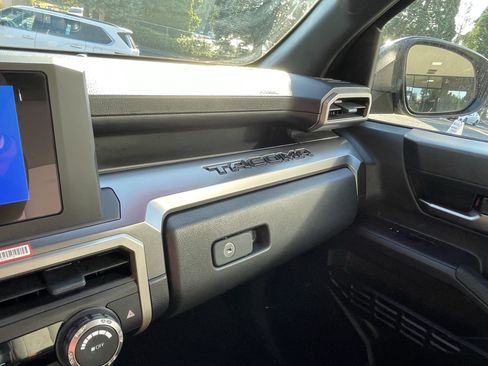 Certified 2025 Toyota Tacoma TRD Off-Road AWD/4WD image 25