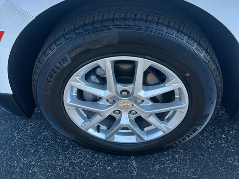 Used 2024 Chevrolet Equinox LT FWD image 9