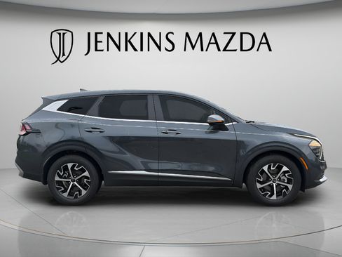 Used 2024 Kia Sportage EX FWD image 7