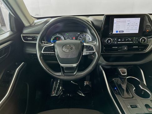 Used 2023 Toyota Highlander LE image 21