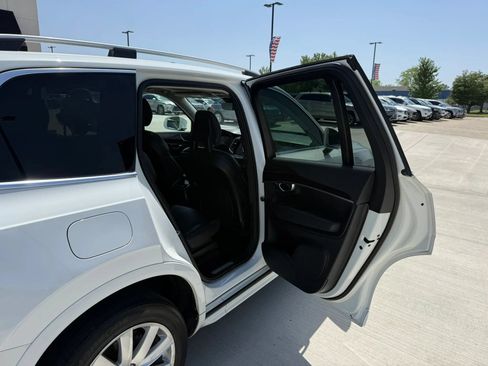 Used 2018 Volvo XC90 T6 Momentum w/ Momentum Plus Package AWD/4WD image 27