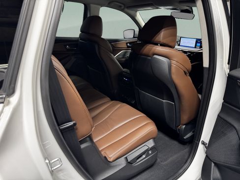 Certified 2024 Acura MDX FWD w/ Technology Package image 11