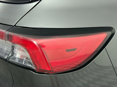 Used 2022 Ford Escape SE w/ SE Sport Appearance Package image 33