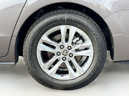 Certified 2024 Toyota Sienna Limited AWD/4WD image 30