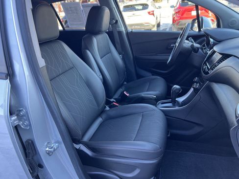 Certified 2022 Chevrolet Trax LT w/ Sport Edition image 16