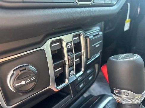 New 2025 Jeep Gladiator Sport image 13