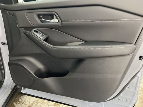 New 2026 Nissan Rogue SV AWD/4WD image 17