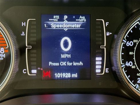 Used 2019 Jeep Cherokee Latitude Plus w/ Cold Weather Group AWD/4WD image 19