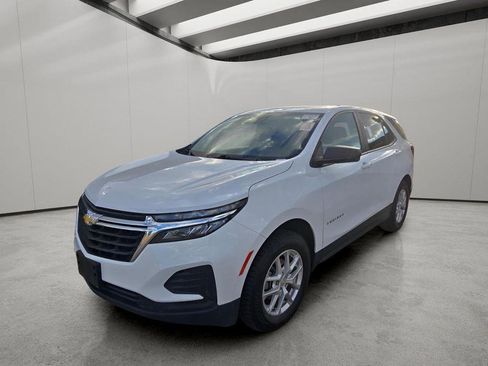Used 2023 Chevrolet Equinox LS image 1