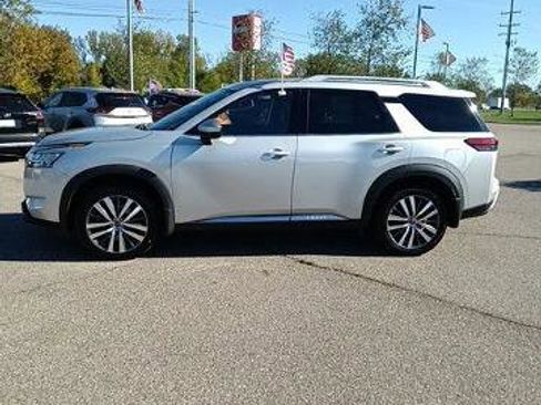 Certified 2022 Nissan Pathfinder Platinum AWD/4WD image 1