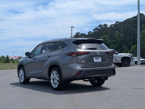 New 2026 Toyota Highlander Limited AWD/4WD image 3