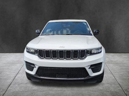 Used 2024 Jeep Grand Cherokee Laredo w/ Luxury Tech Group I AWD/4WD image 9