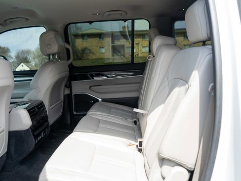 Used 2023 Jeep Wagoneer 4WD w/ Convenience Group I image 31