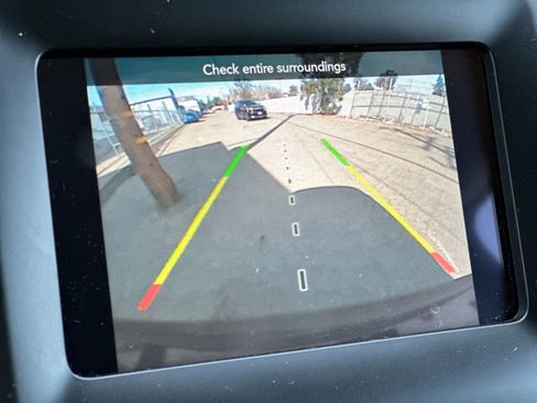 Used 2019 Jeep Cherokee Latitude w/ Popular Appearance Group image 19