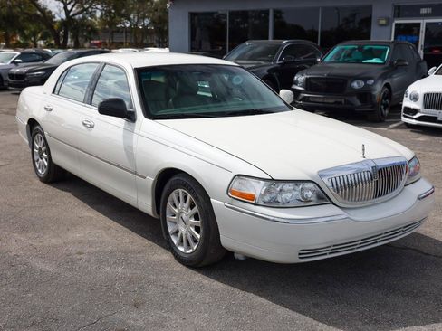 Used 2006 Lincoln Town Car Signature image 15
