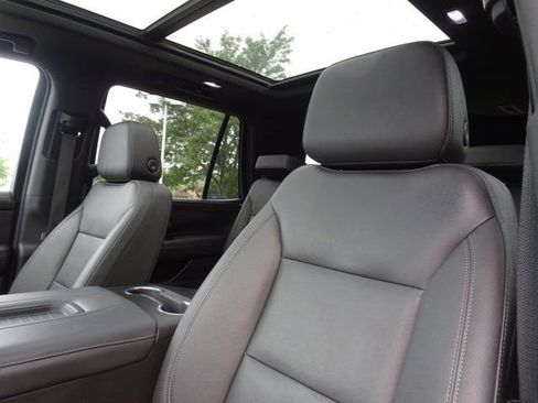 Used 2022 Chevrolet Tahoe LT w/ Luxury Package AWD/4WD image 10