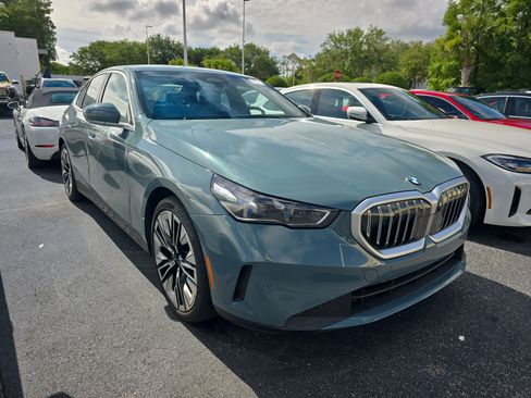 Used 2026 BMW 530i RWD image 1
