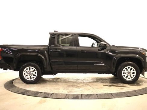 Certified 2025 Toyota Tacoma SR5 image 2