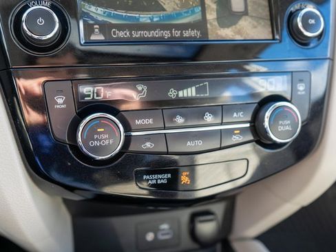 Used 2022 Nissan Rogue Sport SL w/ Premium Package image 33