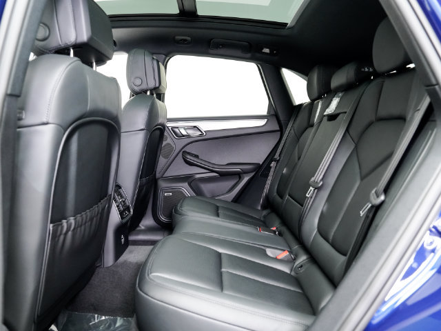 Certified 2026 Porsche Macan AWD/4WD image 26