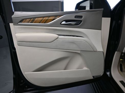 Used 2021 Cadillac Escalade Sport Platinum w/ LPO, ONYX Package image 17