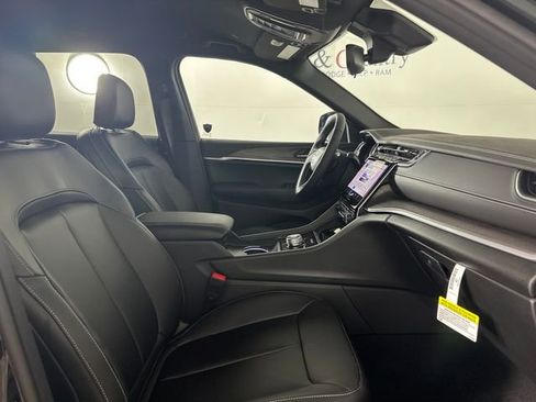 New 2025 Jeep Grand Cherokee L Limited image 37