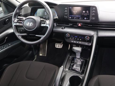 Used 2025 Hyundai Elantra Sport image 12