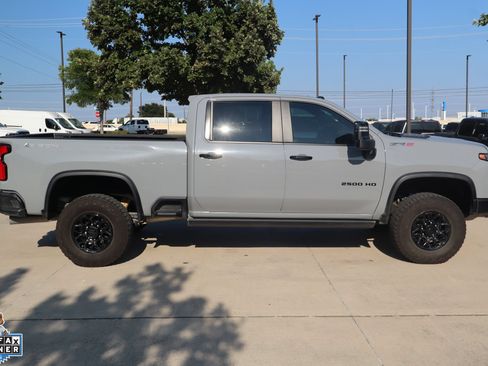 Used 2025 Chevrolet Silverado 2500 ZR2 w/ ZR2 Bison Edition AWD/4WD image 2