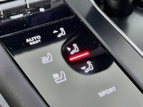 Certified 2024 Porsche Macan S AWD/4WD image 23