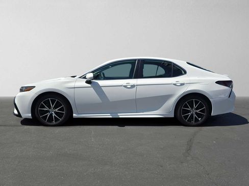 Used 2024 Toyota Camry SE AWD/4WD image 6