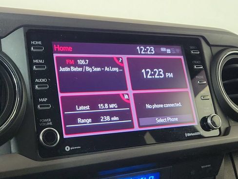 Used 2022 Toyota Tacoma TRD Off-Road w/ Technology Package AWD/4WD image 18