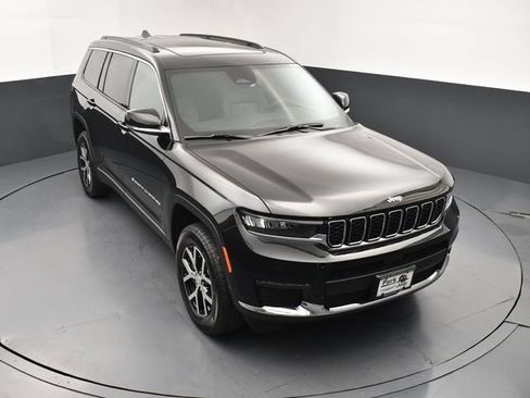 Used 2025 Jeep Grand Cherokee L Limited w/ Trailer Tow Package AWD/4WD image 13