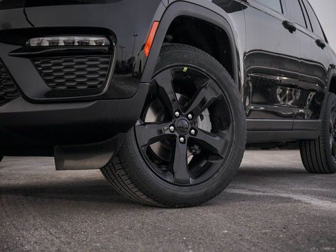 New 2025 Jeep Grand Cherokee Limited w/ Black Appearance Package image 6