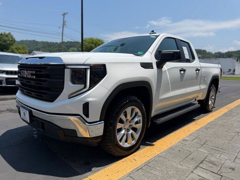 Used 2024 GMC Sierra 1500 Pro w/ Pro Value Package AWD/4WD image 4